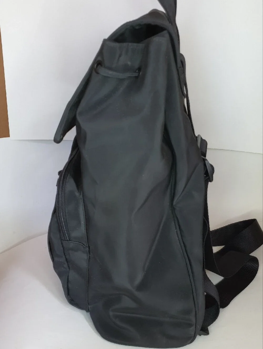 Reaction Kenneth Cole Black Drawstring Nylon Backpack + Free Gift